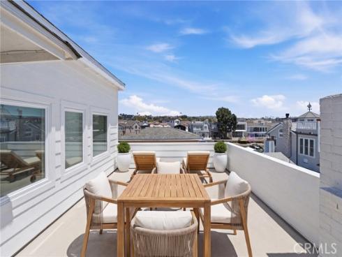 325  Grand Canal  , Newport Beach, CA