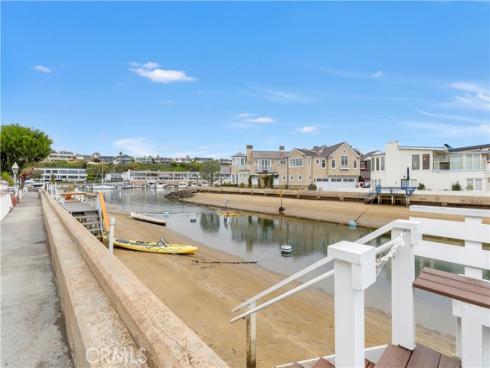 325  Grand Canal  , Newport Beach, CA