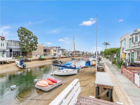 325  Grand Canal  , Newport Beach, CA