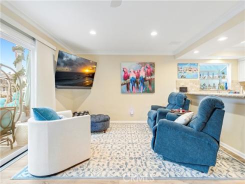 325  Grand Canal  , Newport Beach, CA