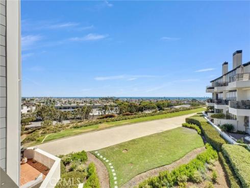 270  Cagney  207 , Newport Beach, CA