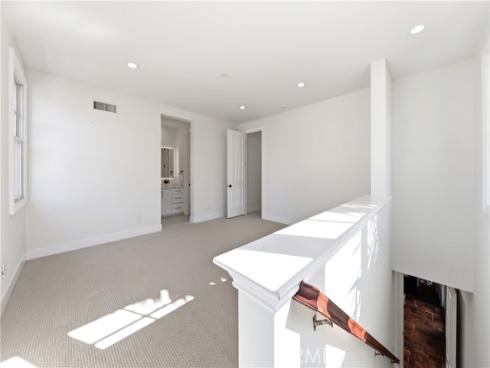 30  Long Bay  , Newport Beach, CA