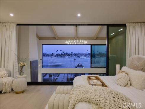 809  Via Lido Soud  , Newport Beach, CA