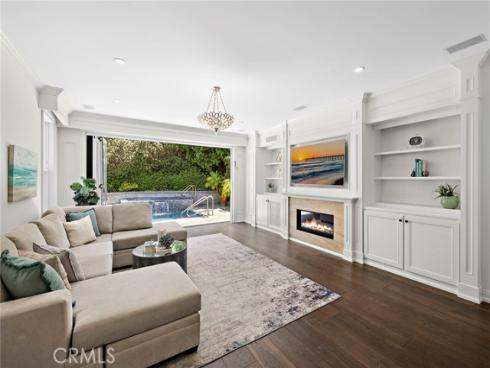16  Regents  , Newport Beach, CA
