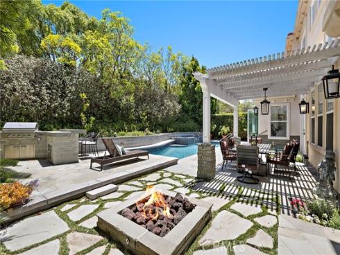 16  Regents  , Newport Beach, CA