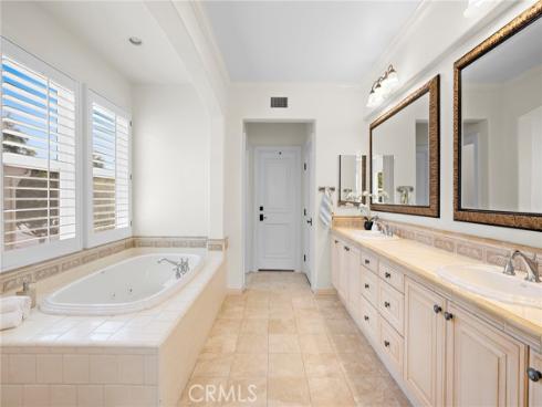 16  Regents  , Newport Beach, CA