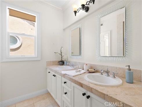 16  Regents  , Newport Beach, CA