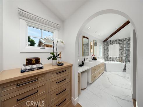 2771 Bayshore , Newport Beach, CA