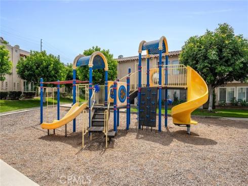 700 W La Veta  , Orange, CA