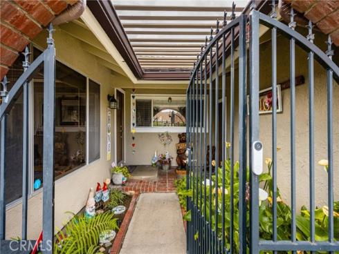 915 E La Veta Avenue , Orange, CA