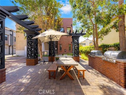 551 W Maple Ave , Orange, CA