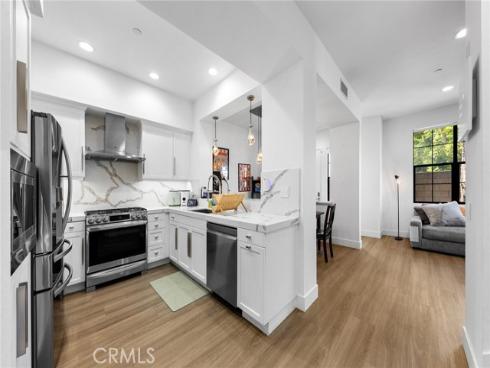 551 W Maple Ave , Orange, CA