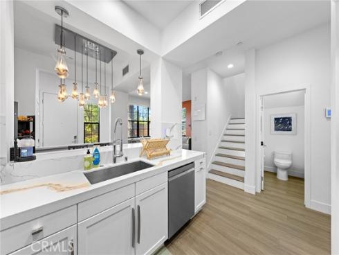 551 W Maple Ave , Orange, CA