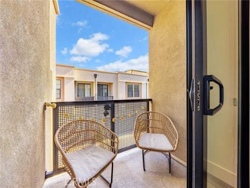 551 W Maple Ave , Orange, CA