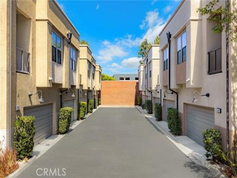551 W Maple Ave , Orange, CA