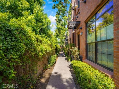 551 W Maple Ave , Orange, CA