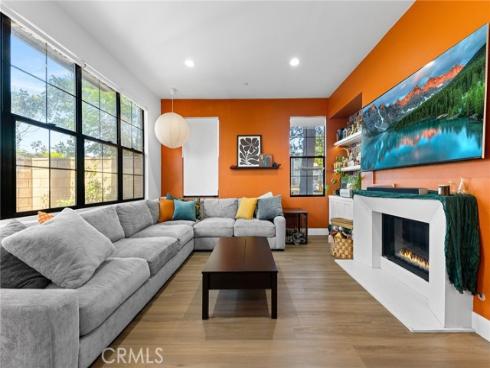 551 W Maple Ave , Orange, CA