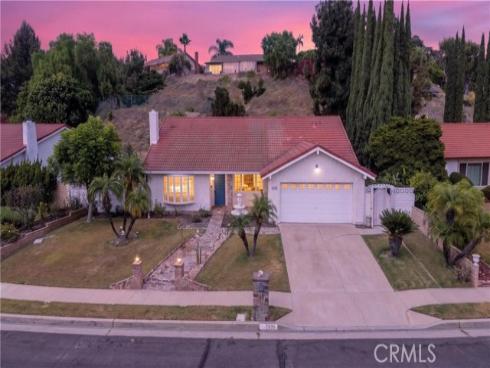 2035 E. Orangeview Lane