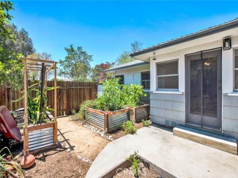 1135 W 10th Street, Santa Ana, CA