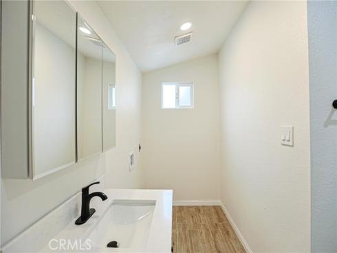122 N Bewley Street, Santa Ana, CA