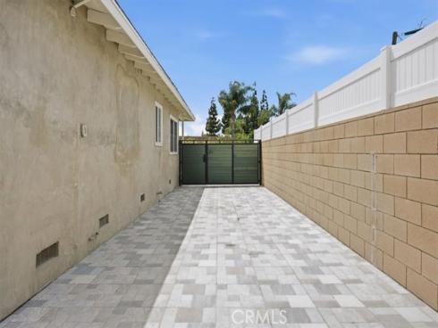 2215 N Spurgeon Street, Santa Ana, CA