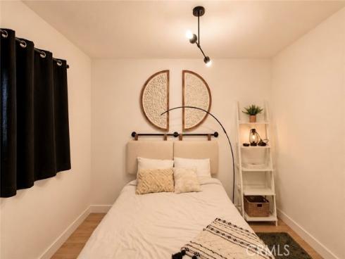 913 E Myrtle St  , Santa Ana, CA