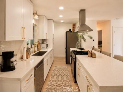913 E Myrtle St  , Santa Ana, CA