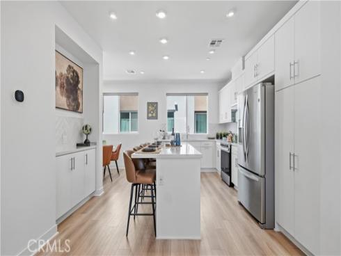 633  S Lyon St  , Santa Ana, CA