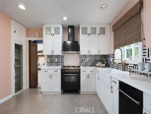 1825 N Ross  , Santa Ana, CA