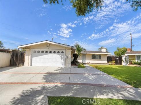 4213 W Roberts  , Santa Ana, CA