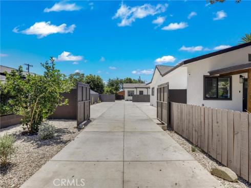 1050 W Chestnut Avenue, Santa Ana, CA