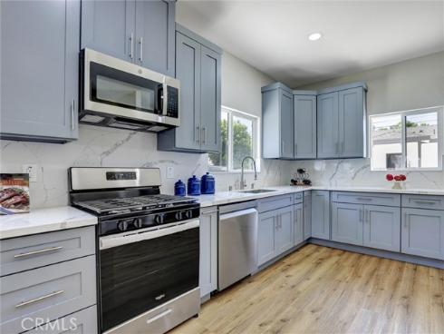 1050 W Chestnut Avenue, Santa Ana, CA