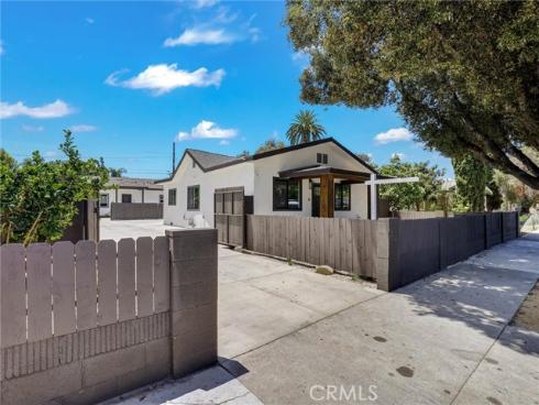 1050 W Chestnut Avenue, Santa Ana, CA