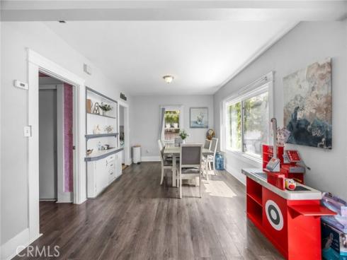 836 South Sycamore Street , Santa Ana, CA