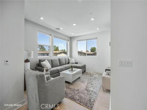 669 S Lyon   Street, Santa Ana, CA