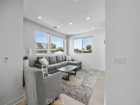 669 S Lyon   Street, Santa Ana, CA
