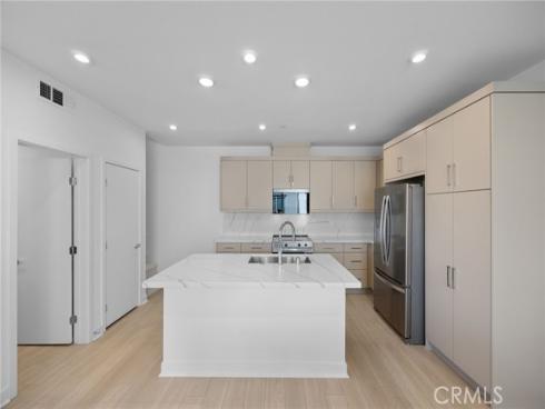 669 S Lyon   Street, Santa Ana, CA