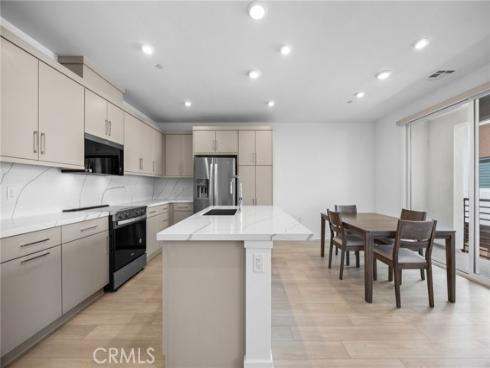 669 S Lyon   Street, Santa Ana, CA