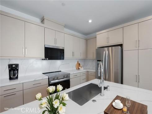 669 S Lyon   Street, Santa Ana, CA