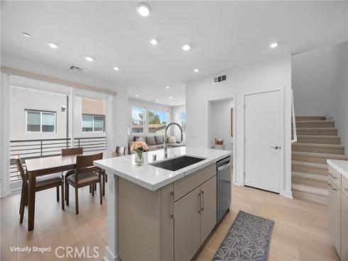 669 S Lyon   Street, Santa Ana, CA