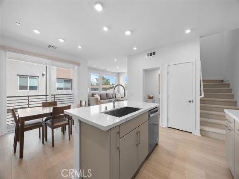 669 S Lyon   Street, Santa Ana, CA