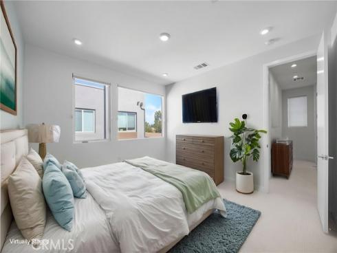 669 S Lyon   Street, Santa Ana, CA