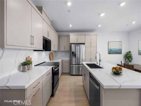 669 S Lyon   Street, Santa Ana, CA
