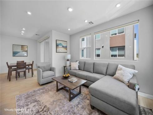 669 S Lyon   Street, Santa Ana, CA