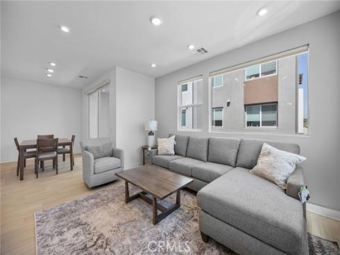 669 S Lyon   Street, Santa Ana, CA