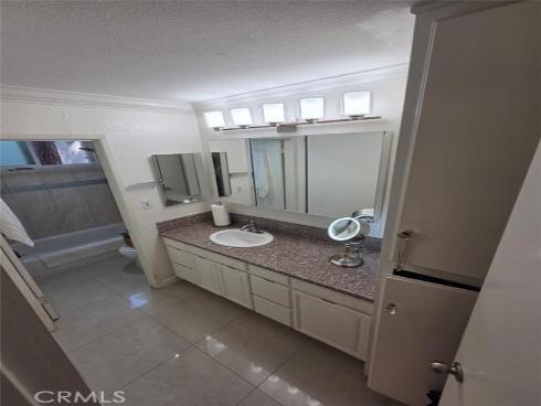 1010 W Macarthur 77 Boulevard, Santa Ana, CA