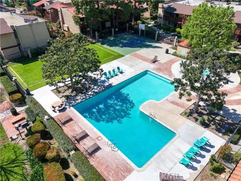 1010 W Macarthur 77 Boulevard, Santa Ana, CA