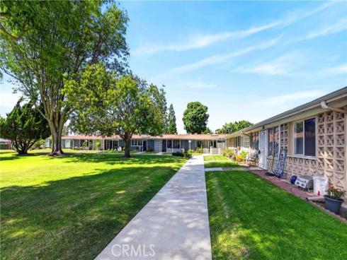 13610 Burning tree 3J Lane, Seal Beach, CA
