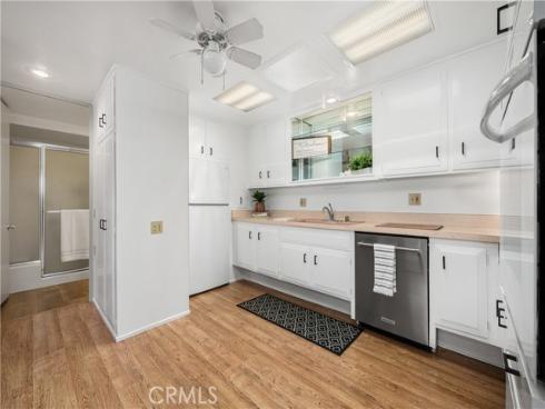1562  Golden Rain  44G  RoadM-2, Seal Beach, CA