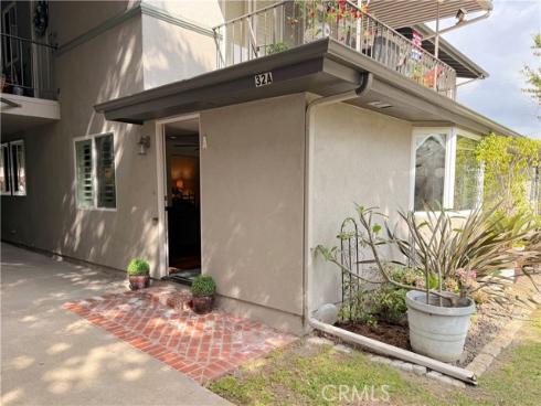 1860 Saint John 32A Road, Seal Beach, CA